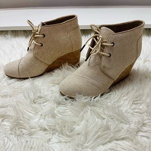 Tom’s lace up wedges
